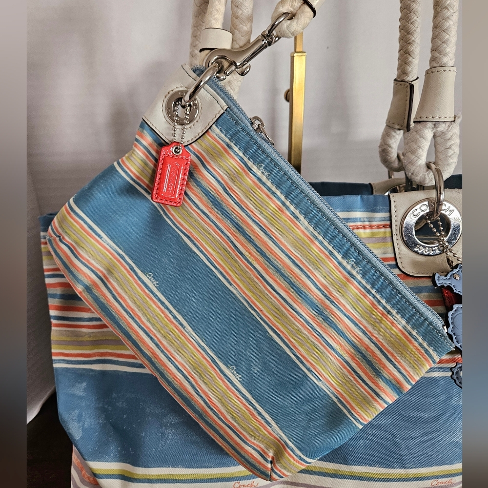 Coach F16624 East West Beach Tote w/Rare Seahorse Charm And Matching Wristlet - Picture 5 of 16
